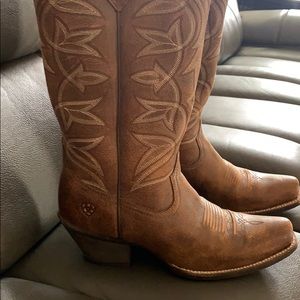 Boots size 8.5